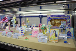 画像ギャラリー No.028のサムネイル画像 / 2m超の特大ムギちゃんやステージイベントで大盛り上がり! 「アイプリワールド2025」をレポート