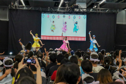 画像ギャラリー No.040のサムネイル画像 / 2m超の特大ムギちゃんやステージイベントで大盛り上がり! 「アイプリワールド2025」をレポート