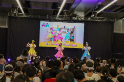 画像ギャラリー No.041のサムネイル画像 / 2m超の特大ムギちゃんやステージイベントで大盛り上がり! 「アイプリワールド2025」をレポート