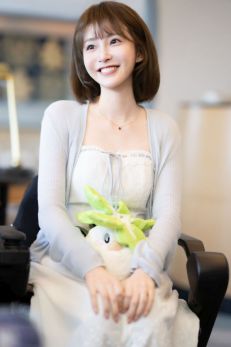 ꡼ No.008Υͥ / ֥ץߥꥢפˤϡˤʤ륭餬Ф롣Ĺ󥿥ӥ塼ǡԤοؤΤʹ