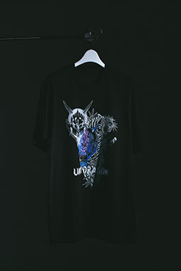 画像ギャラリー No.002のサムネイル画像 / WILDSIDE YOHJI YAMAMOTOと龍が如くスタジオのコラボ第3弾アイテムが7月23日に登場。グラフィックTシャツと開襟仕様の半袖シャツを用意