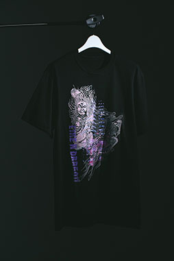 画像ギャラリー No.003のサムネイル画像 / WILDSIDE YOHJI YAMAMOTOと龍が如くスタジオのコラボ第3弾アイテムが7月23日に登場。グラフィックTシャツと開襟仕様の半袖シャツを用意