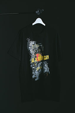 画像ギャラリー No.004のサムネイル画像 / WILDSIDE YOHJI YAMAMOTOと龍が如くスタジオのコラボ第3弾アイテムが7月23日に登場。グラフィックTシャツと開襟仕様の半袖シャツを用意