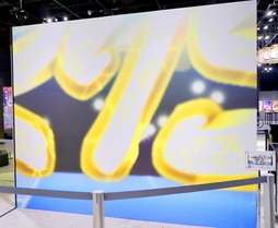 画像ギャラリー No.017のサムネイル画像 / 神々しく鎮座する「金のオバレ像」！　大量のフォトスポットで作品世界を楽しめる「KING OF PRISM 10th ANNIVERSARY展」レポート