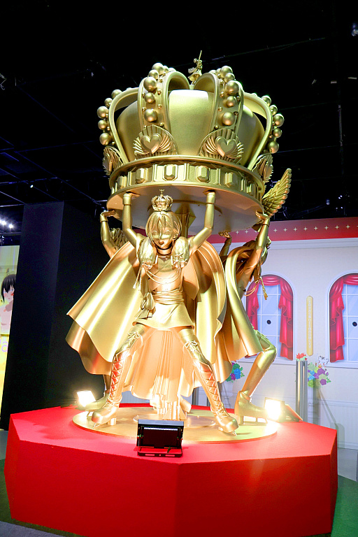 画像ギャラリー No.020のサムネイル画像 / 神々しく鎮座する「金のオバレ像」！　大量のフォトスポットで作品世界を楽しめる「KING OF PRISM 10th ANNIVERSARY展」レポート