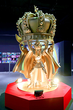 画像ギャラリー No.022のサムネイル画像 / 神々しく鎮座する「金のオバレ像」！　大量のフォトスポットで作品世界を楽しめる「KING OF PRISM 10th ANNIVERSARY展」レポート