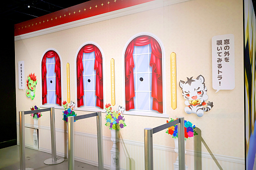 画像ギャラリー No.028のサムネイル画像 / 神々しく鎮座する「金のオバレ像」！　大量のフォトスポットで作品世界を楽しめる「KING OF PRISM 10th ANNIVERSARY展」レポート