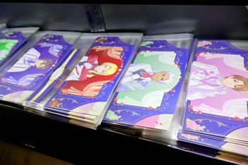 画像ギャラリー No.041のサムネイル画像 / 神々しく鎮座する「金のオバレ像」！　大量のフォトスポットで作品世界を楽しめる「KING OF PRISM 10th ANNIVERSARY展」レポート