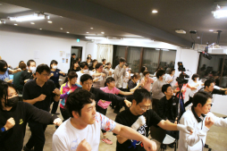 ���������꡼ No.007�Υ���ͥ������ / ��Fit Boxing 3�ץꥢ�륤�٥�Ȥ��ݡ��ȡ�50�ͤΥե��󤿤���3������Υ��󥹥ȥ饯����������θ��䥷�꡼���ƽ��Ԥˤ���å����ڤ����