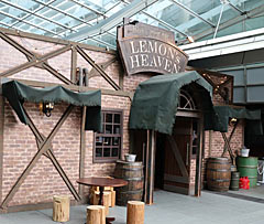 ��FINAL FANTASY VII�פμ�줬ϻ���ڥҥ륺�粰���ץ饶�˴��ָ���ǽи������Ťä�Ź��ǡ�̤��Υ��󥵥�ɤ�ڤ��⤦