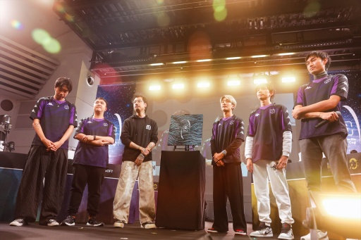 ���������꡼ No.013�Υ���ͥ������ / �桼�ӡ��������եȼ�š�FPS Day X�ײ���ݡ��ȡ���UBIDAY�פΰ����ҤϷ����Ѥ������⥳�ߥ�˥ƥ��򲹤�³���Ƥ���