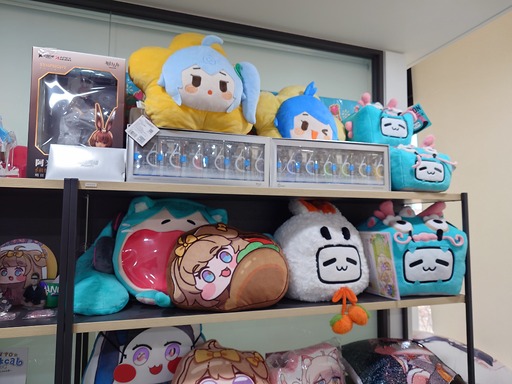 画像ギャラリー No.029のサムネイル画像 / 「トリッカル・もちもちほっペ大作戦」開発元のEPID Gamesを見学に韓国へ。同人グッズやミームに溢れるオタクカンパニー