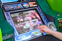 画像ギャラリー No.012のサムネイル画像 / アイマス20周年にアケマス初体験! 初代「THE IDOLM@STER」を学マスPが遊び,時代を越えて“アイ”される,原点を知る