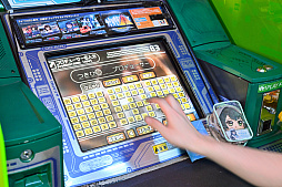 画像ギャラリー No.013のサムネイル画像 / アイマス20周年にアケマス初体験! 初代「THE IDOLM@STER」を学マスPが遊び,時代を越えて“アイ”される,原点を知る