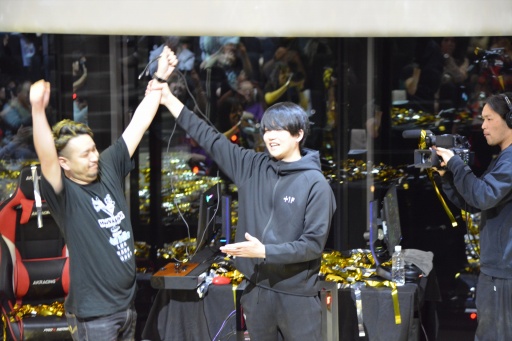 画像ギャラリー No.007のサムネイル画像 / 「バーチャファイター」シリーズ初の公式グローバル大会を制したのは,とんちゃん選手。「VIRTUA FIGHTER Open Championship GLOBAL FINALS」会場レポート