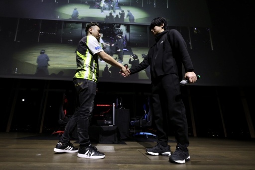 画像ギャラリー No.016のサムネイル画像 / 「バーチャファイター」シリーズ初の公式グローバル大会を制したのは,とんちゃん選手。「VIRTUA FIGHTER Open Championship GLOBAL FINALS」会場レポート