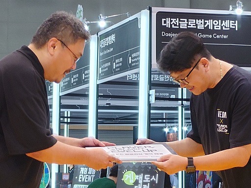 ꡼ No.003Υͥ / å奢ǯ٥1ץ쥤䡼פҲ𡣥饤ȥ졼˥ѥV.E.D.AפȯΥοBIC2025