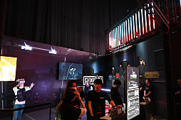 画像ギャラリー No.009のサムネイル画像 / ［プレイレポ］NERV士官候補生となって「新世紀エヴァンゲリオン」の世界を体験。VRとMRを融合させたXRゲーム「EVANGELION: Δ CROSS REFLECTIONS」