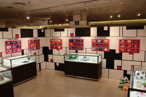 画像ギャラリー No.028のサムネイル画像 / 「ダンガンロンパ15周年記念展」が3月16日まで東京・上野にて開催中。シリーズならではのギミックが施された,ファン必見の展示が満載