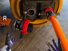 ̤뤿ᡤ̲꤫ܳФ᤿ܥåȤȤƥХХ롣The Last CaretakerסǤ꡼