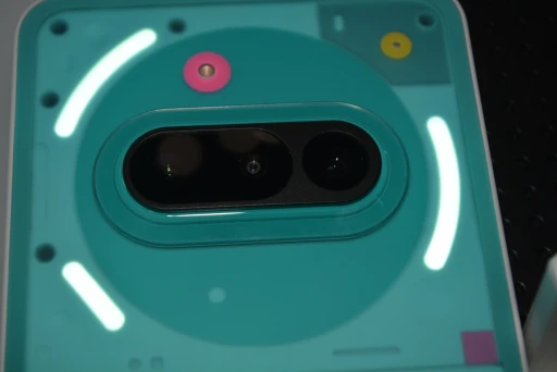 ���������꡼ No.004�Υ���ͥ������ / ��Phone (3a) Community Edition�פ�����Ϫ�ܤ��줿�ݥåץ��åץ��٥�Ȥ��ݡ��ȡ�90ǯ���Ⱦ�Υ����ൡ��פ碌��ǥ�����̥��