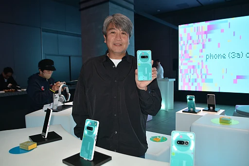 ���������꡼ No.010�Υ���ͥ������ / ��Phone (3a) Community Edition�פ�����Ϫ�ܤ��줿�ݥåץ��åץ��٥�Ȥ��ݡ��ȡ�90ǯ���Ⱦ�Υ����ൡ��פ碌��ǥ�����̥��