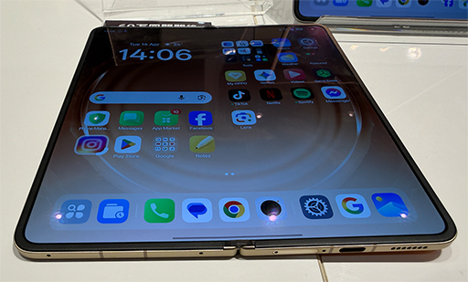 画像ギャラリー No.010のサムネイル画像 / OPPOの新型折りたたみスマホ「Find N6」を実機でチェック。本当に折り目は目立たないのか