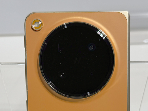 画像ギャラリー No.016のサムネイル画像 / OPPOの新型折りたたみスマホ「Find N6」を実機でチェック。本当に折り目は目立たないのか