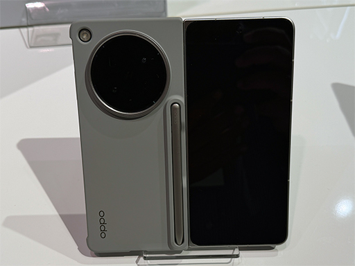 画像ギャラリー No.017のサムネイル画像 / OPPOの新型折りたたみスマホ「Find N6」を実機でチェック。本当に折り目は目立たないのか