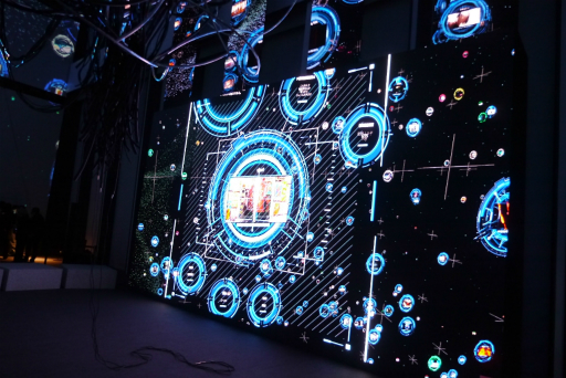 画像ギャラリー No.007のサムネイル画像 / 「攻殻機動隊展 Ghost and the Shell」内覧会レポート。アニメ全作品を横断的に網羅した見ごたえのある展覧会を，ARタチコマの解説付きで楽しめる