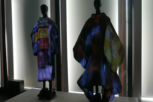 画像ギャラリー No.022のサムネイル画像 / 「攻殻機動隊展 Ghost and the Shell」内覧会レポート。アニメ全作品を横断的に網羅した見ごたえのある展覧会を，ARタチコマの解説付きで楽しめる