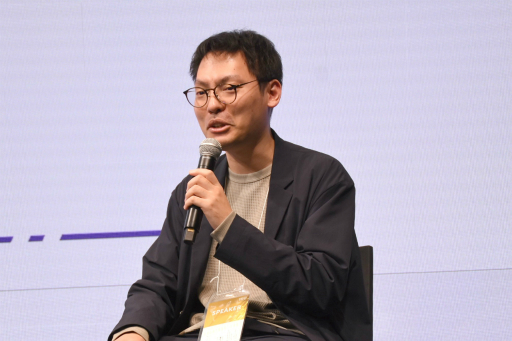 ꡼ No.003Υͥ / ѥ֥åϡǥΤɤ򸫤ƷΤҤθ򤬽Ҥ٤줿̲ݡȡIDC2025