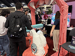 画像ギャラリー No.005のサムネイル画像 / ペットボトルのフタをペチッと弾くと……？　エレメカチックなおもしろ筐体「The Cap Circus」をalt.ctrl.GDCで体験［GDC 2026］