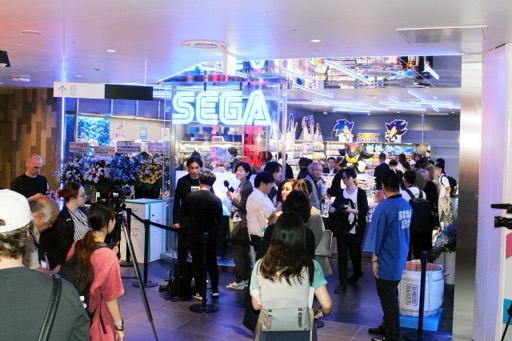 画像ギャラリー No.002のサムネイル画像 / 「SEGA STORE TOKYO」オープニングセレモニーをレポート。店舗限定アイテムも含め多彩なラインナップに注目だ