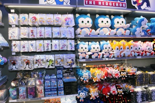 画像ギャラリー No.011のサムネイル画像 / 「SEGA STORE TOKYO」オープニングセレモニーをレポート。店舗限定アイテムも含め多彩なラインナップに注目だ