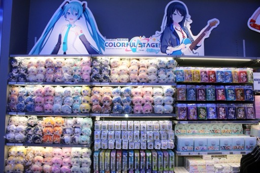 画像ギャラリー No.023のサムネイル画像 / 「SEGA STORE TOKYO」オープニングセレモニーをレポート。店舗限定アイテムも含め多彩なラインナップに注目だ