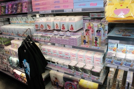 画像ギャラリー No.025のサムネイル画像 / 「SEGA STORE TOKYO」オープニングセレモニーをレポート。店舗限定アイテムも含め多彩なラインナップに注目だ