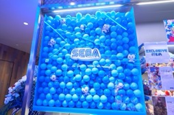 画像ギャラリー No.041のサムネイル画像 / 「SEGA STORE TOKYO」オープニングセレモニーをレポート。店舗限定アイテムも含め多彩なラインナップに注目だ