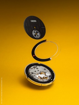 画像ギャラリー No.007のサムネイル画像 / Krayon,15本限定の「パックマン」高級腕時計を発表。文字盤でパックマンとゴーストが追いかけっこ,日が落ちるとゴーストが青ざめる