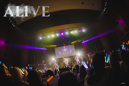 画像ギャラリー No.006のサムネイル画像 / 生バンドで深化する“5人の絆”。「CARNELIAN BLOOD」ライブイベント「EROSION 3rd LIVE『ALIVE』」<Day>レポート