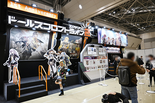 ���������꡼ No.027�Υ���ͥ������ / �֥��ߥå��ޡ����å�107�ץ�ݡ���NIKKE�פ�֥��ƥ饽��ס֥֥饦�������2�פʤɤΥ֡����Ǹ��������ץ쥤�䡼�򻣱Ƥ��Ƥ���