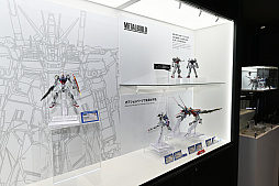 画像ギャラリー No.002のサムネイル画像 / 初音ミクがメカっぽくなって合金可動フィギュアに。本日から秋葉原で開催されている「METAL BUILD EXPO」をレポート