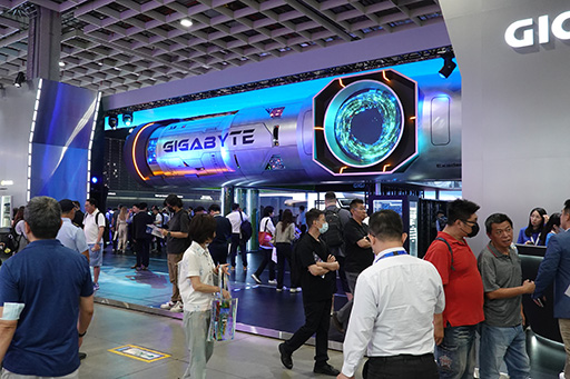 画像ギャラリー No.002のサムネイル画像 / デュアルモード4K液晶や500Hz表示対応の量子ドット有機ELディスプレイなど,今秋発売を予定するGIGABYTEの注目ディスプレイ