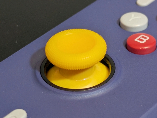 画像ギャラリー No.016のサムネイル画像 / Switch2用合体型ゲームパッド「abxylute N6」をレビュー。ゲームキューブをイメージしたデザインにマクロや連射機能を搭載