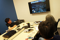 画像ギャラリー No.040のサムネイル画像 / 「serial experiments lain」の20周年を記念し,主要スタッフにゲーム版をプレイしてもらった。次作は「誰かが適当に作ったら」?