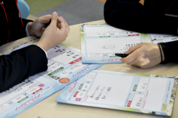 ���������꡼ No.013�Υ���ͥ������ / ������Υץ��ǥ塼�����Ȥ��ƴ���Ω�Ƥ롣������������ζ���֥����ӥ��åȡפ���Ѥ������Ȥ��ͻҤ��ݡ���