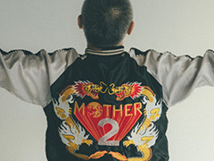 スタッフや関係者に配られた「MOTHER2」スカジャンの復刻版が2月25日より販売へ。“ほぼ日カルチャん”で本日から全サイズ試着可能