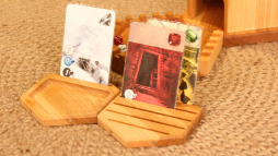 画像集#003のサムネイル/ボードゲームのさまざまなコンポーネントを収納できるおしゃれな木製タワー「Gamer's Chest」がMakuakeで販売中。12月12日まで