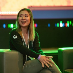 ���������꡼ No.002�Υ���ͥ������ / �Υ��󥿥ӥ塼��Xbox��ά�Ծ�������Ǥ�Ԥ���롣Play Anywhere��ά�������ޡ��ȥ���ǥ����ǥ٥��åѤˤ⤿�餹��ΤȤ�