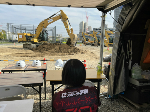 画像ギャラリー No.010のサムネイル画像 / KONAMI eスポーツ学院の生徒がリモートで油圧ショベルを操作! 産学連携による課外活動をレポート